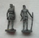 2 KINDER METAL BRITANNIQUE DE 1770 OFFICIER COMMISSIONNAIRE & LIEUTENANT SECOND  COULEUR FER - Figurine In Metallo