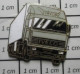 616C Pin's Pins / Beau Et Rare / TRANSPORTS / GRAND PIN'S CAMION IVECO BLANC ET GRIS - Transports