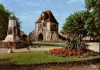 CARTE POSTALE D AUXONNE - SQUARE LOUIS BLAMONT - PORTE COMTE - Auxonne