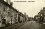 77 . TOURNAN . RUE DE LA HOUSSAYE .  (  COMMERCE . PUBLICITES CHOCOLAT MENIER ET VIN TONIQUE DUBONNET ). - Tournan En Brie