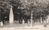 AUDRUICQ MONUMENT DU SOUVENIR FRANCAIS (GROUPE D'ENFANTS AUTOUR) - Audruicq