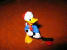 DONALD HOCKEYEUR. FIGURINE DISNEY. 4CM SUR 3. PARFAIT ETAT - Little Figures - Plastic