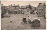 CPA 53 MAYENNE - Place Du Marche Et Rue De Beaudais - Mayenne