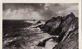 La Pointe Du Raz - L'éperon Et Le Phare De La Vieille - Très Belle Photo Yvon - - La Pointe Du Raz