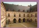 ANCY LE FRANC  -  Le Château : Cour Intérieure - Ancy Le Franc