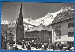 Schweiz; Saas - Fee; Wallis; Kirche; Zentrum Mit Promenade Und Besucher - Saas-Fee