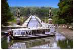 BRIARE - LE CANAL Bateau Mouche" Le Loiret " A L'entrée Du Pont Canal  ANIMEE   (A5) - Briare