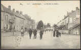 CPA   58  Guérigny   La Montée De Châtre  Très Animée  Bureau De Tabac  Pub Kub  1918 - Guerigny