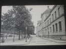 LYON - Place Du Commandant Arnaud - Le Groupe Scolaire - Animée - Non écrite - Lyon 4