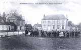 Cpa Hornoy  (80) Les écoles Et La Place Des Fêtes , Très Belle Animation . Ed Brotonne Droussent , 1910 - Hornoy Le Bourg