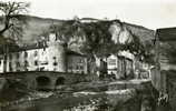 MEYRUEIS - La Tour De L´Horloge - Publicité Pour : Gd. Hôtel Du Rozier  Sur Le Pignon D´une Maison Au Bord De La Rivière - Meyrueis