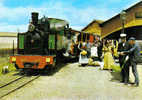 Carte Postale 45. Pithiviers  Le Petit Train Tortillard Rentrat En Gare Trés Beau Plan - Pithiviers