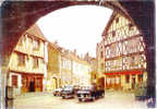 89. NOYERS-SUR-SEREIN.  ¨PLACE DE L'HÔTEL DE VILLE.  AUTOS.  404 PEUGEOT. R16 R4. - Noyers Sur Serein