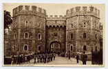Réf 150  - ANGLETERRE - Windsor Castle - Henri VIII Gateway (1946) - Windsor Castle