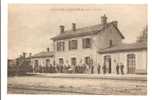 49 -  DOUE-la-FONTAINE  -  La Gare -  Animée : Arrivée Du Train - Doue La Fontaine