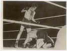 PHOTO BOXE - FREDDIE MILLS VAINQUEUR PAR KO DE JOCHNY RALPH - Autres & Non Classés