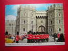 CPSM - ANGLETERRE-LONDON -WINDSOR CASTLE :HENRY VIII 'S GATEWAY WITH THE SCOTS GUARDS-KARDORAMA  LTD - Windsor Castle