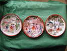 Lot De  6 Soucoupes Seules -decor Asiatique---diametre Soucoupe  13.5cm  Environ -voir Signature - Asian Art