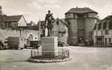 CPSM MARVEJOLS (Lozère) - Porte Souveyran Statue Henri IV - Marvejols