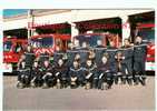 POMPIER - POMPIERS à L´ANCIENNE CASERNE SERAUCOURT De BOURGES - CAMION - FIRE TRUCK - FIREMAN - DOS VISIBLE - Sapeurs-Pompiers