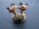 CHATS MATIETRE PLASTIQUE - TETES MOBILES DE DROITE A GAUCHE  (DISNEY . VIETNAM) - Katten