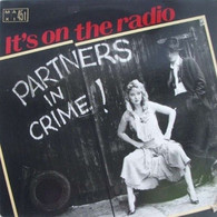 PARTNERS IN CRIME °°  IT'S ON THE RADIO - 45 Toeren - Maxi-Single