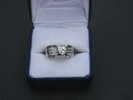 Ring Wit Goud 18 Kt. Met 1 Briljant En 30 Diamanten / Bague Or Blanc 18 Ct. - Ringe