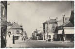 ROSNY-sous-BOIS, Seine-Saint-Denis (93). Carrefour R. Gardebled. Commerces: Laiterie, Restaurant. Landau. Animation - Rosny Sous Bois