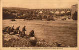 REMOULINS LAVANDIERES  SUR LE GARDON AU PONT DU GARD - Remoulins