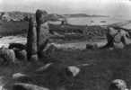 ILE DE BATZ  LES MENHIRS DE L ILE LES CRIQUES QUI SERVENT D ABRI AUX BATEAUX VERS PORZ ENEOC    10/15 - Ile-de-Batz