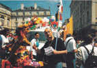 Rennes  - 1999  Gay  And Lesbian Pride . Char Aides . Place Mairie - Manifestaciones