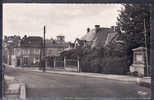 ARDENNES - Attigny - Le Monument Du 18e, Et La Rue Jean Noizet - Attigny