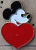 MICKEY SUR UN COEUR ROUGE - SOURIS - Disney