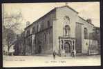 CPA  ANCIENNE- FRANCE- PERTUIS (84)- L'EGLISE EN TRES GROS PLAN D'ANGLE AVEC ANIMATION DEVANT - Pertuis