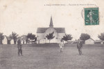 AVORD  Le Camp.  _  Vue Prise Du Front De Bandiere. Petite Chapelle Et Grand Pré Ou Se Trouvent 2 Militaires Et 1 Civil - Avord