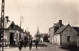 BEAUQUESNE  (Somme)  -  La Chaussée De Doullens  - Animée - Beauquesne