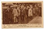 19101  -  Bruxelles  Manifestation  Des  Anciens  Combattants,portant  Des Croix  En Bois - Fêtes, événements