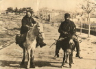 20 CORSE  1900  SCENES ET TYPES  LE RETOUR DE LA MESSE COPLE SUR MULET  ET ANE - Corse