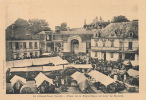 CPA (72)  LE GRAND-LUCÉ  /  Place De La République Un Jour De Marché  - - Le Grand Luce