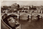 CP ITALLIENNE SEMI MODERNE /PONT SUR LE TIBRE ET VUE SUR DIFFERENTS MONUMENTS DE LA VILLE DE ROME - Bruggen