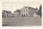 Cp 49 CHATEAUNEUF SUR SARTHE  Place De La Mairie    ( Habitations , Commerce Café  ) - Chateauneuf Sur Sarthe