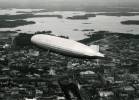 Entier Postal De Finlande Sur CP Avec Reprise D´un Timbre Ancien Et Illust. "Dirigeable Zeppelin" - Luchtballons