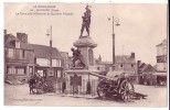 BRIOUZE ( Orne )  La Place Et Le Monument Du Souvenir Français  (bp Canons....) - Briouze