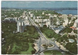 Léopoldville - Le Centre Commercial Avec Le Grand Axe Du Boulevard Albert 1er, à L'avant-plan Le Monument Albert 1er - Sonstige & Ohne Zuordnung