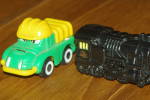 1999 KINDER CAMION De Chantier + LOCOMOTIVE TRAIN à Remontoir CLEF /  LOT 2 Figurines AUTO - Metallfiguren