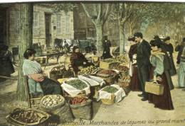 Marseille (13)  Marchande  De Légumes Au Grand Marché CPA  1907 Timbre Espagnol - Old Professions