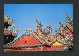 Taiwan - Lung Shan Temple - Flyng Figures On The Roof - Taiwan