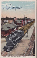 USA - CARTE POSTALE De La GARE De SANTE FE , TOPEKA, KANSAS -  TRES BEAU PLAN De TRAIN - LOCOMOTIVE - Topeka