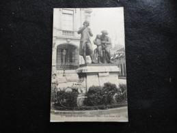 Saint - Just - En -  Chaussée : Statue Des Frères Haüy. - Saint Just En Chaussee