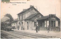 58 - SAINT - PIERRE - LE - MOUTIER : LA GARE . TRAIN ET ANIMATION . - Saint Pierre Le Moutier